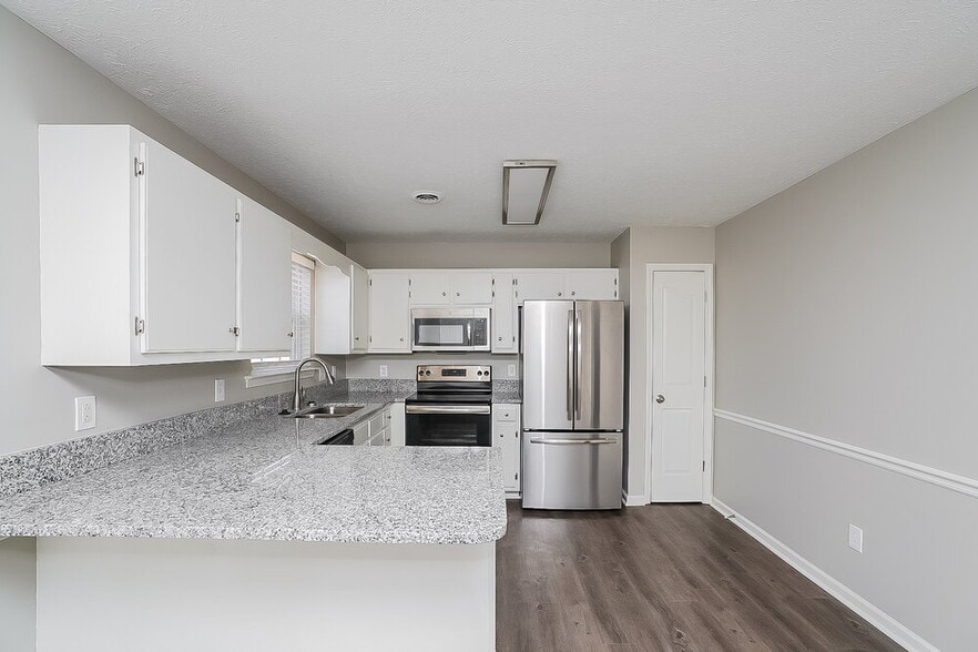 Building Photo - 2301 Weber Ct