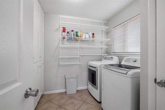 Building Photo - 3208 Twinberry Cove
