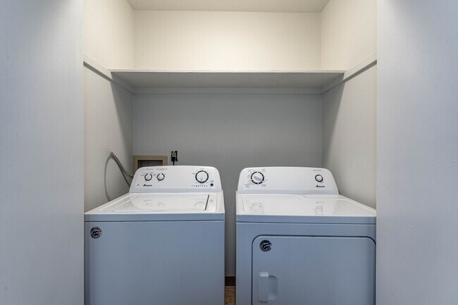 Building Photo - 2 Blocks from Downtown Siloam