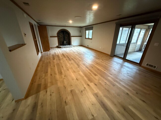 Building Photo - East Side Home for Rent