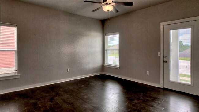 Building Photo - 1813 N Izard Ln