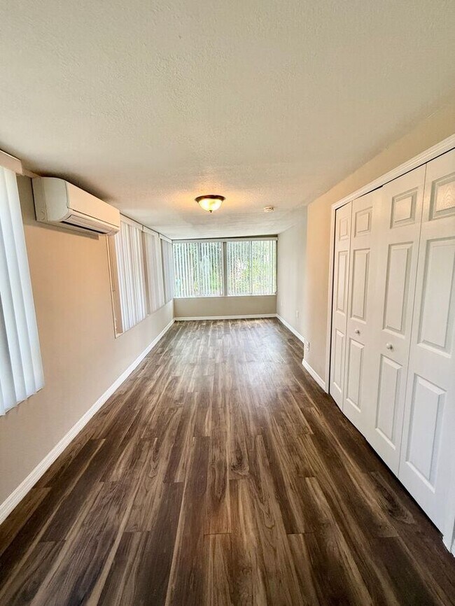 Building Photo - Cute 3/2 Home in Deltona!