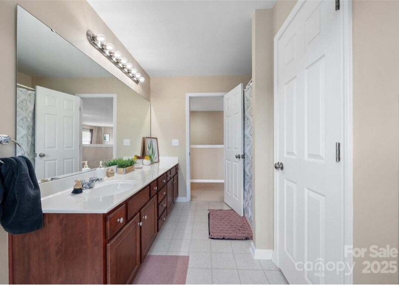 Building Photo - 673 Stonehenge Dr