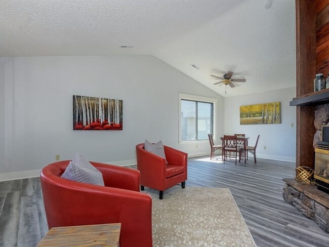 Building Photo - 4 Bedroom - Gated Community!