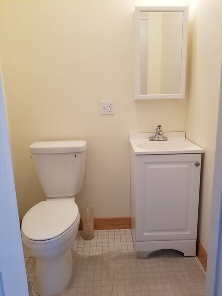 1st floor half bathroom - 46 Chandler St
