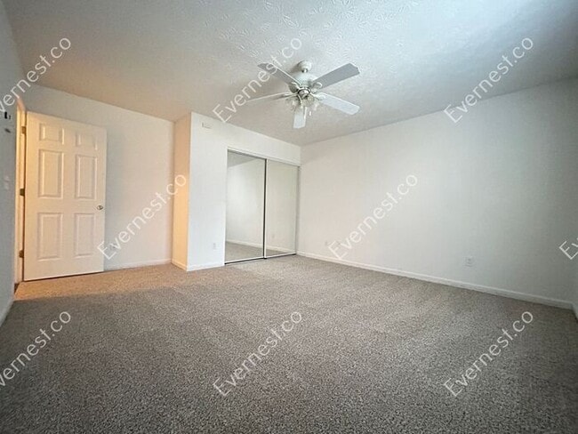 Building Photo - Bright 3-Bedroom Townhome with Ample Space...