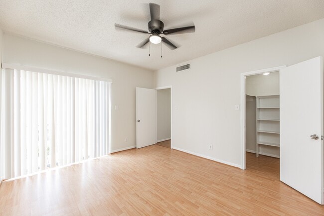 Building Photo - 3742 Thistlemont Dr
