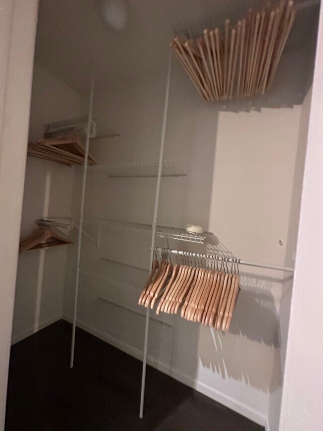 Building Photo - 2026 Holly Hill Ter