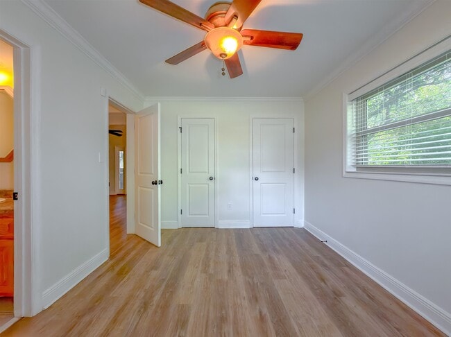 Building Photo - 810 Devon Dr