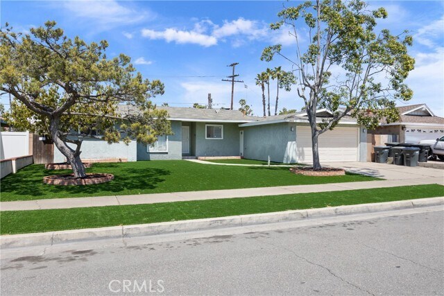 Building Photo - 3605 E Almond Ave