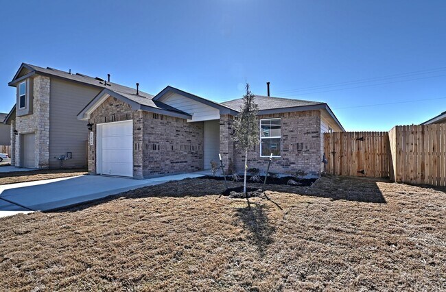 Building Photo - ONE STORY  |  3 BEDROOM  |  2 BATH  |  YARD SERVICE INCLUDED  |  WHISPER FALLS  |  POOL - GYM - P...