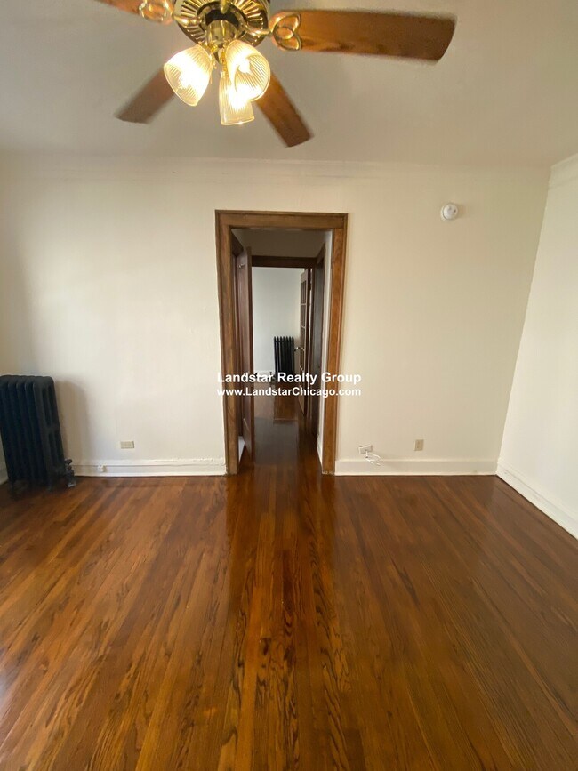 Building Photo - 526 W Belden Ave