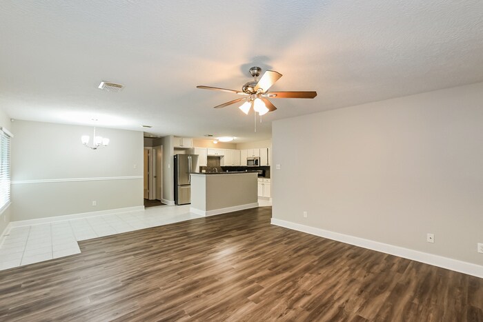 Building Photo - 21882 Pinewilde Ct
