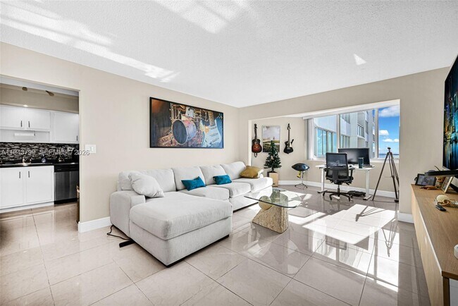 Building Photo - 7135 Collins Ave