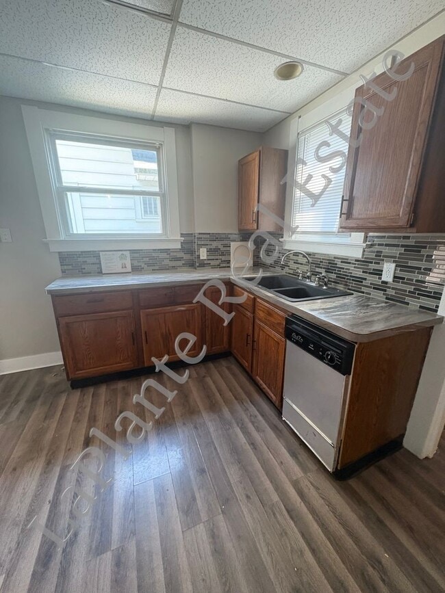 Building Photo - Charming 3 bedroom home for rent located i...