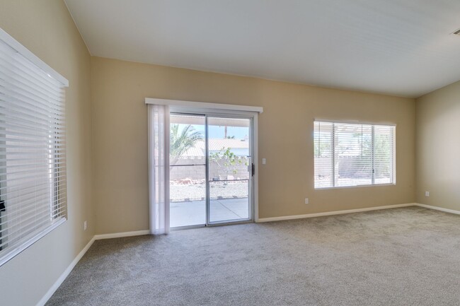 Building Photo - Charming Single-Story Home with Spa & Covered Patio Near Spencer & Wigwam in Las Vegas