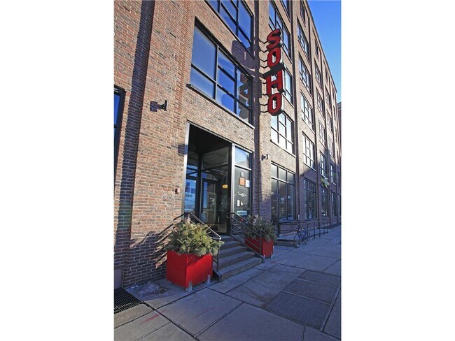 Building Photo - 718 N Washington Ave