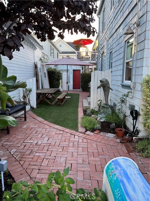 Building Photo - 227 Apolena Ave