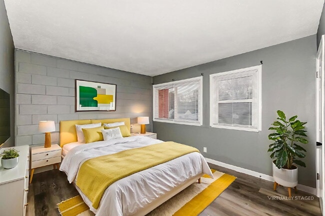 Building Photo - Charming 2 Bed, 1 Bath Apartment in Indianapolis - Don't Miss Out!