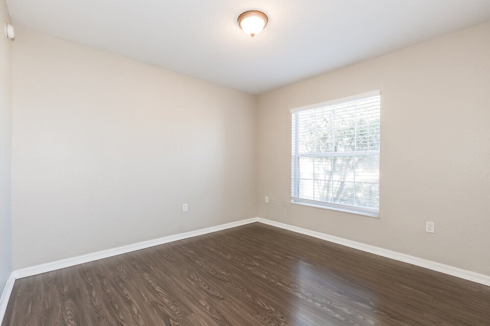 Building Photo - 6400 Twin Bridges Dr