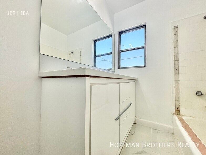 Building Photo - 6337 Whitsett Ave