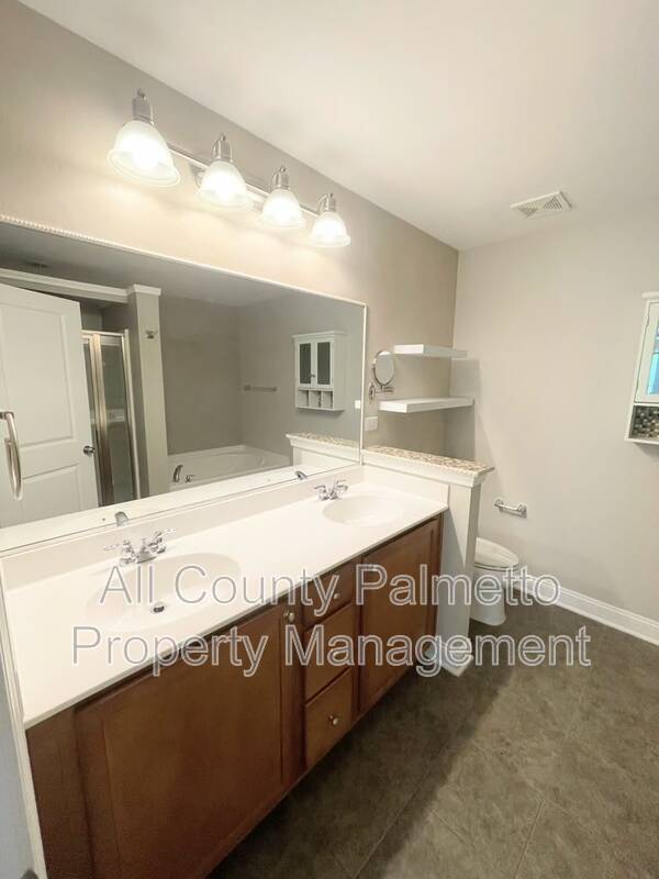 Building Photo - 3639 Bagley Dr