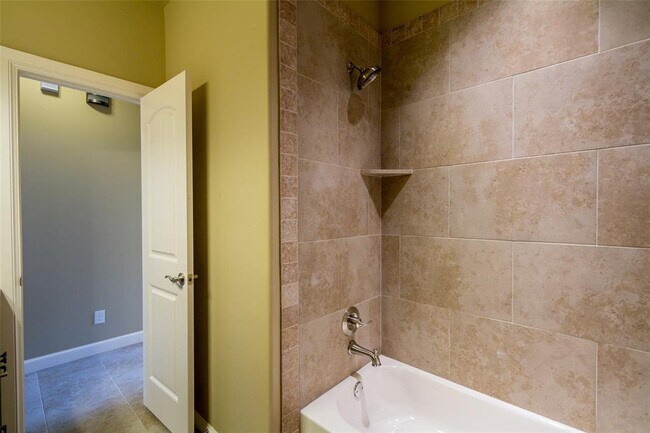 Building Photo - 2701 Hermoso Cir