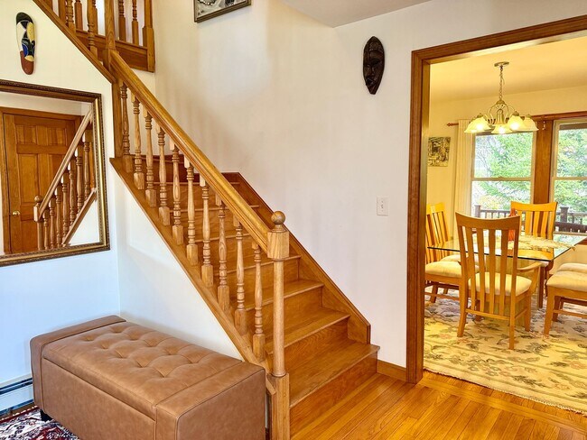 Building Photo - Meticulously Maintained 3BD/2.5BA Home in Quiet Westbrook Neighborhood!