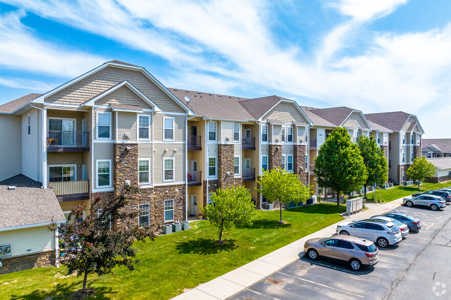 3 Story Building - Woodland Reserve Apartments