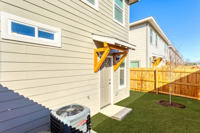 Building Photo - Brand New 3/2.5 Townhome