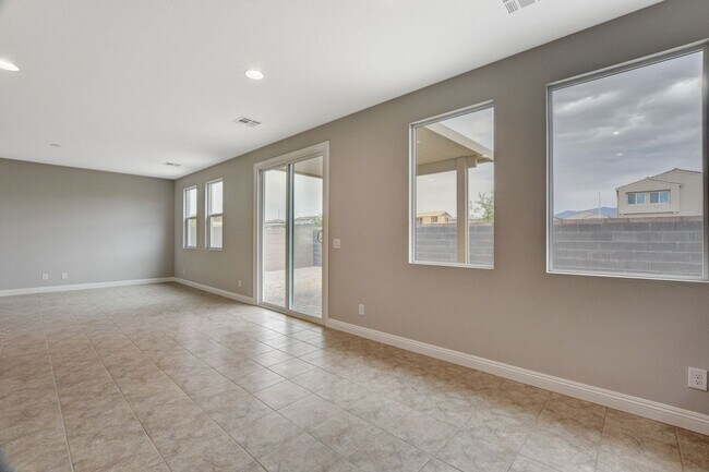 Building Photo - Stylish 3-Bedroom Home with Upgraded Kitch...