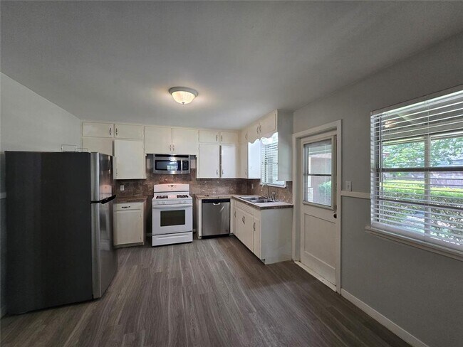 Building Photo - 4708 Red River St