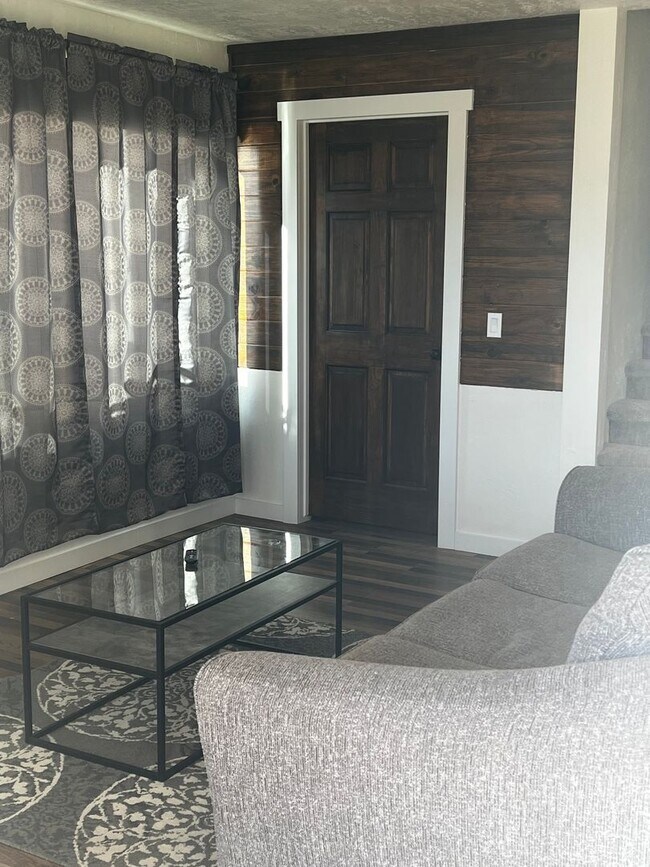 Building Photo - SAM 1718