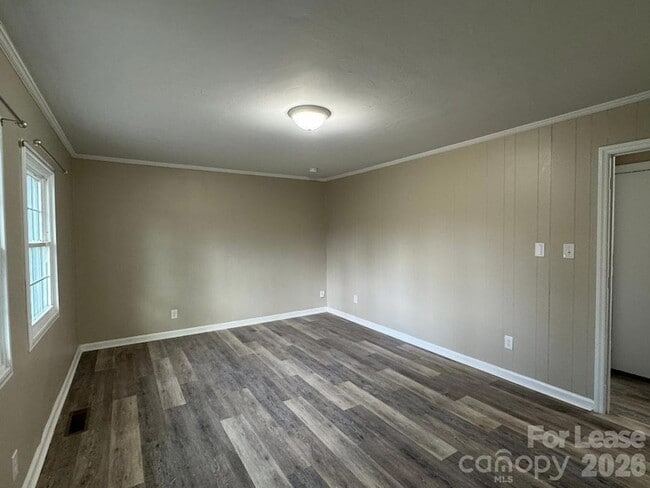 Building Photo - 323 N Flint St