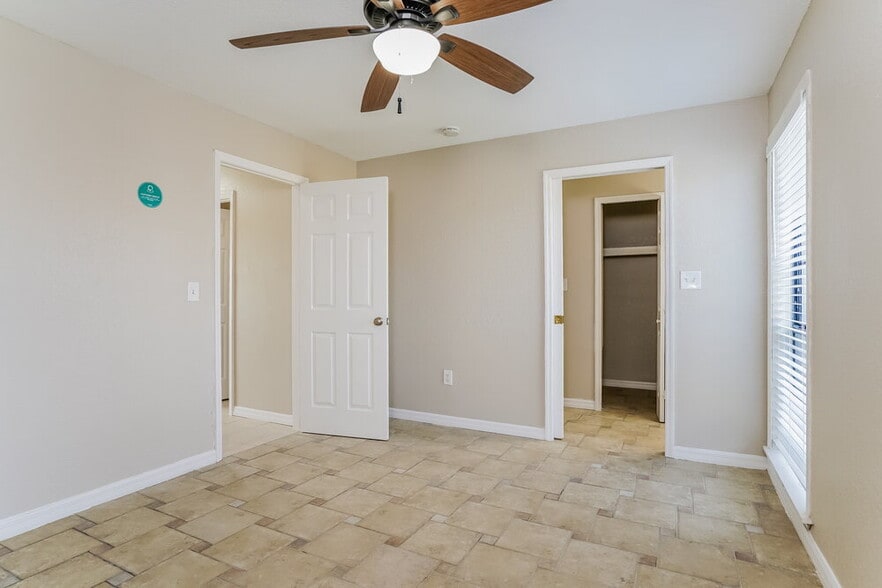 Building Photo - 971 Winsome Rd