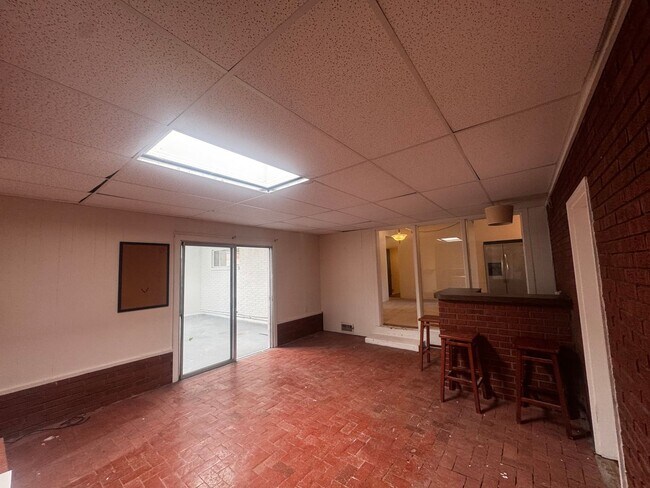 Building Photo - 3 Bed / 2 Bath Home Near Jerry Cline Park & Tennis Courts