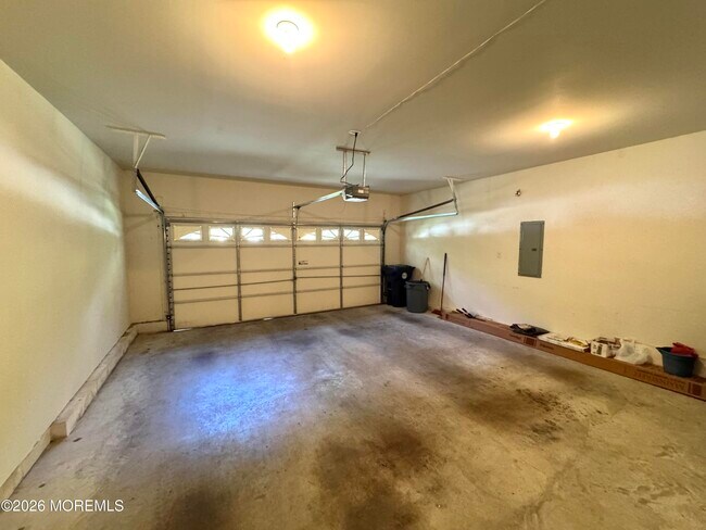Building Photo - 105 Golf View Dr