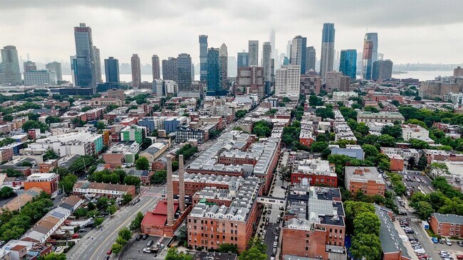 Building Photo - 187 Wayne St