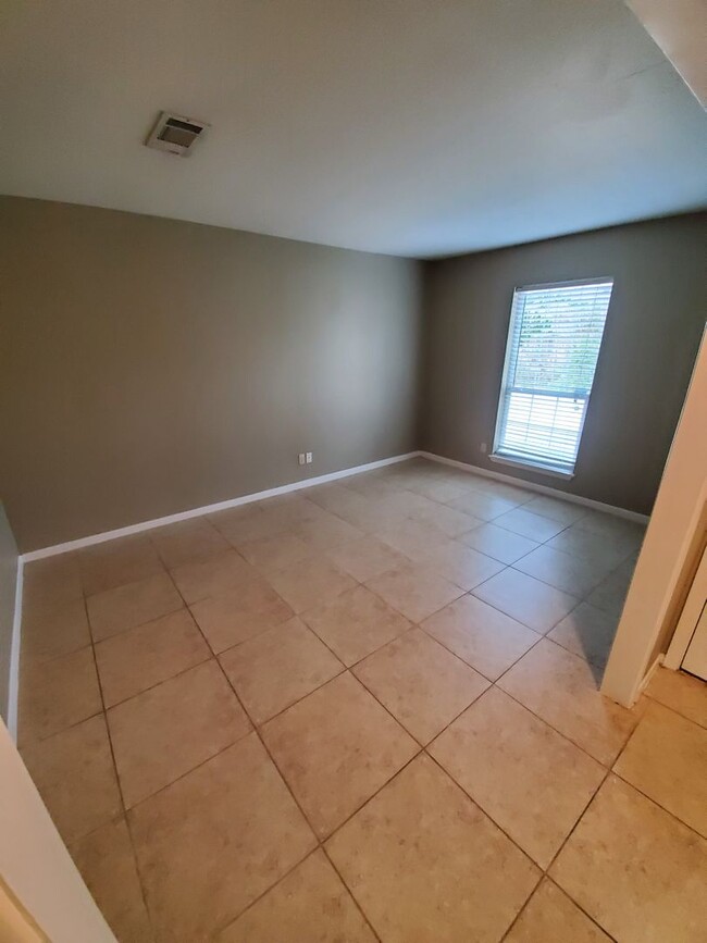 Building Photo - College Station - 3 Bedrooms / 2 bath Hous...