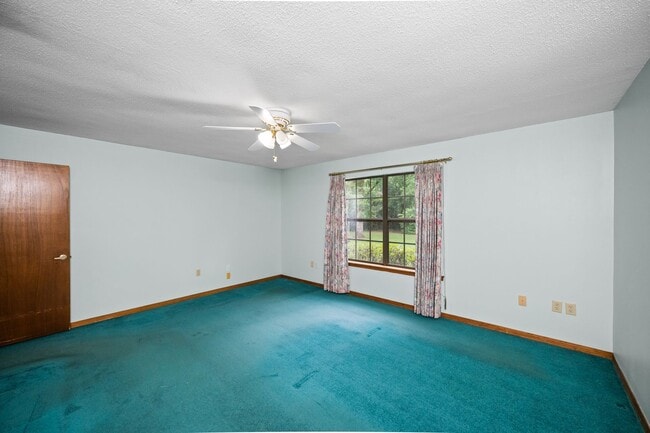 Building Photo - 18050 Steele Dr