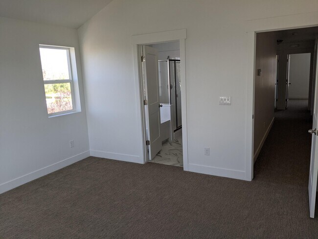 Building Photo - 754 E 950 N