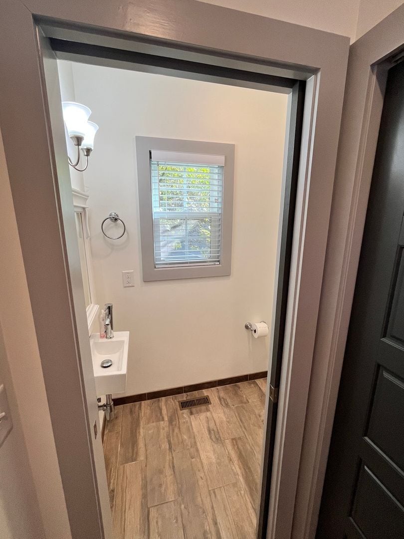 Building Photo - 420 Veritas St