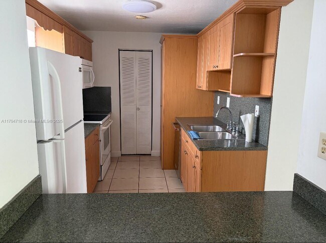 Building Photo - 6320 SW 138th Ct