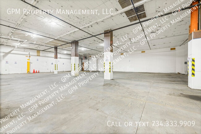 Building Photo - 412 Grand River Ave