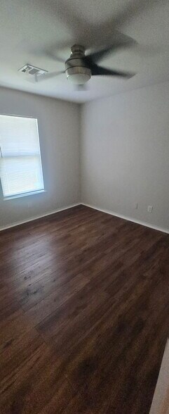 Building Photo - 6900 Oak Falls Dr