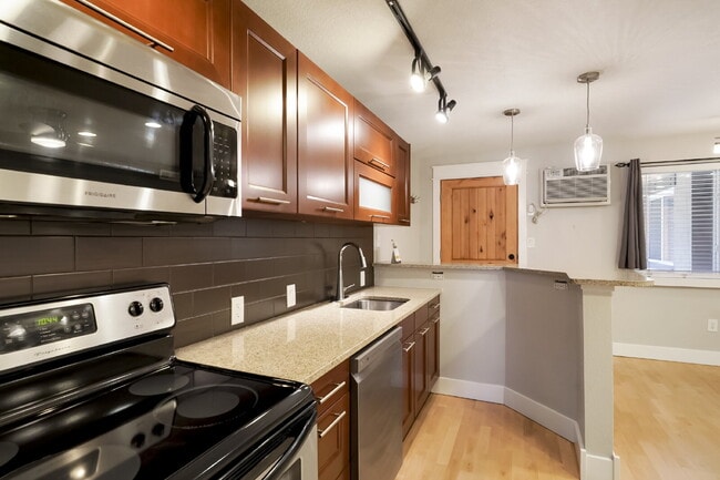 Building Photo - Affordable Lux One Bedroom in West Wash Park