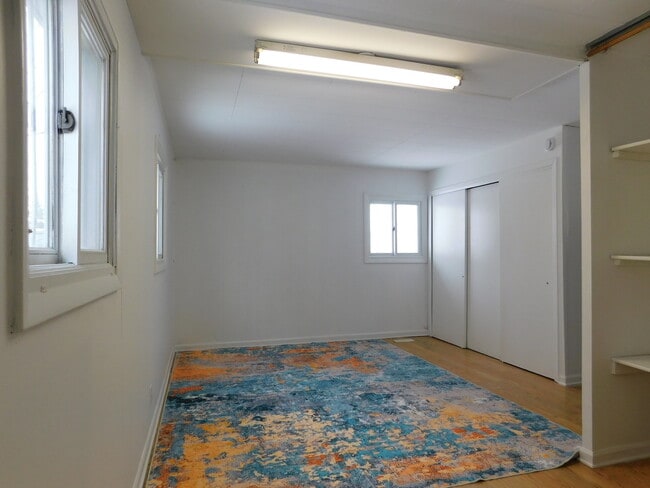 Building Photo - 33 Hawthorne Ln