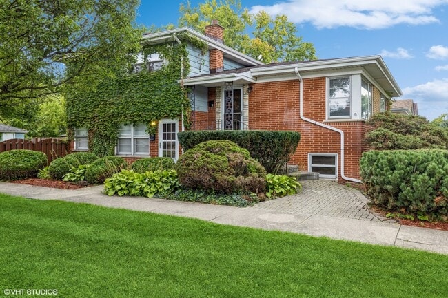 Primary Photo - 541 Barnsdale Rd