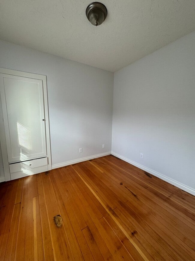 Building Photo - Adorable 3 bed/ 1 bath Home Desirably Loca...