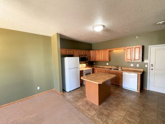 Building Photo - West Ames 1-Bedroom Condo - Garage Included